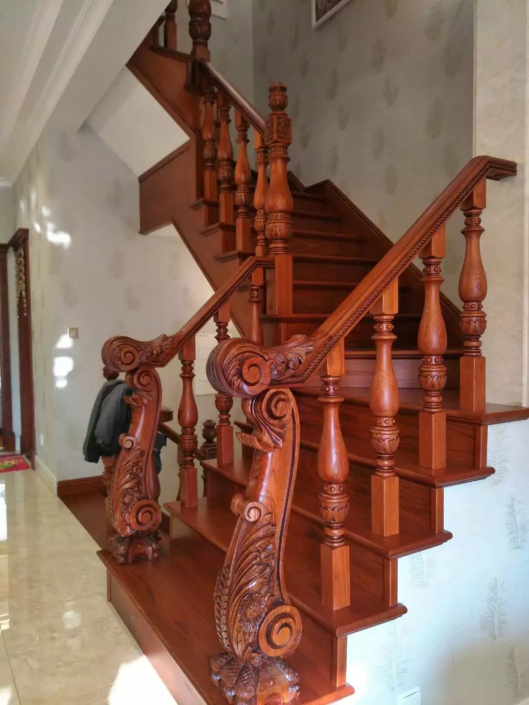豪华雕刻楼梯