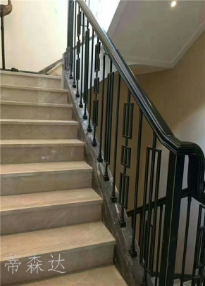 铁艺楼梯